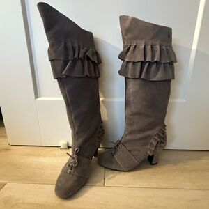 NWOT: Due Farina Elegant Ruffled Over the Knee Boots Gray Size 8 Free Shipping